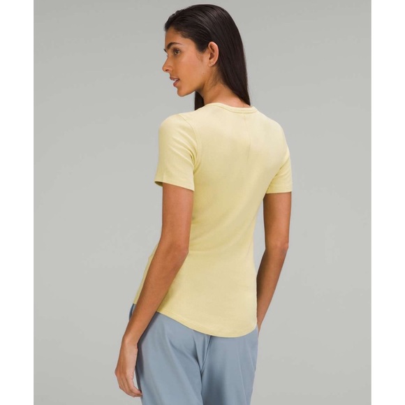 *Discontinued* Brand New Lululemon Hold Tight Short Sleeve Shirt - Picture 4 of 5